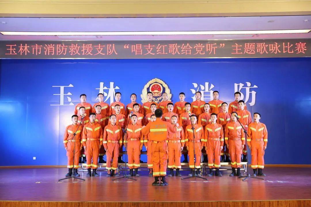 可爱吊带裙